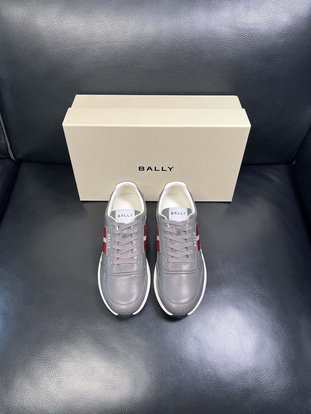 BALLY 高品质 顶级工艺品 巴利 专柜同原厂配置 ，鞋面意大利进口牛皮面料，进口水染牛皮里垫 ，鞋底