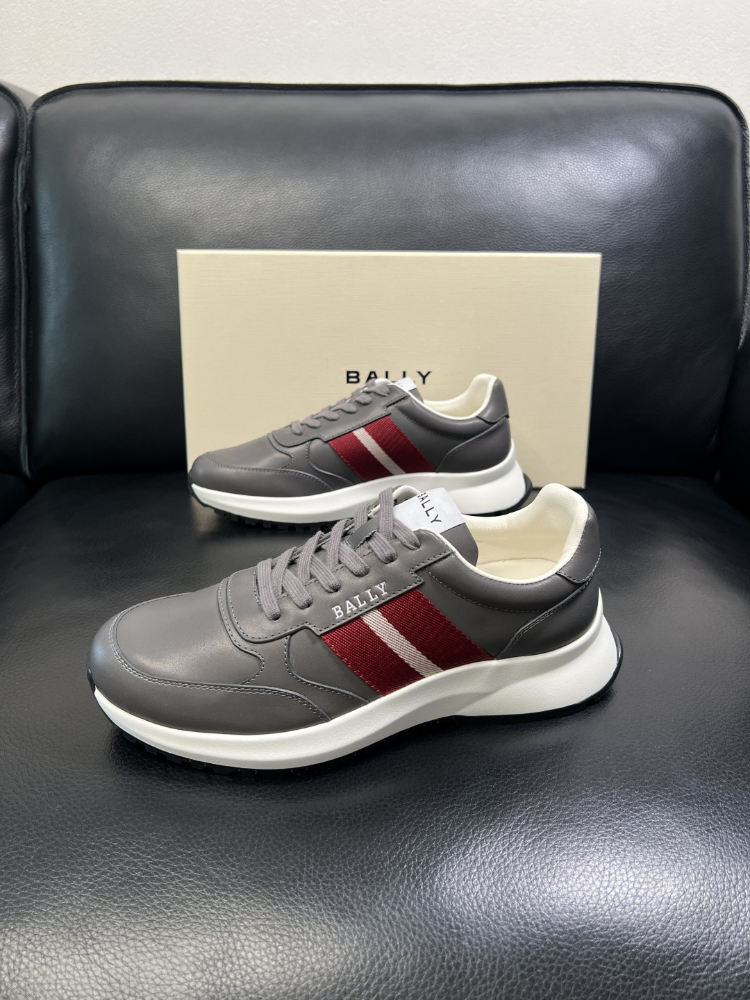 BALLY 高品质 顶级工艺品 巴利 专柜同原厂配置 ，鞋面意大利进口牛皮面料，进口水染牛皮里垫 ，鞋底