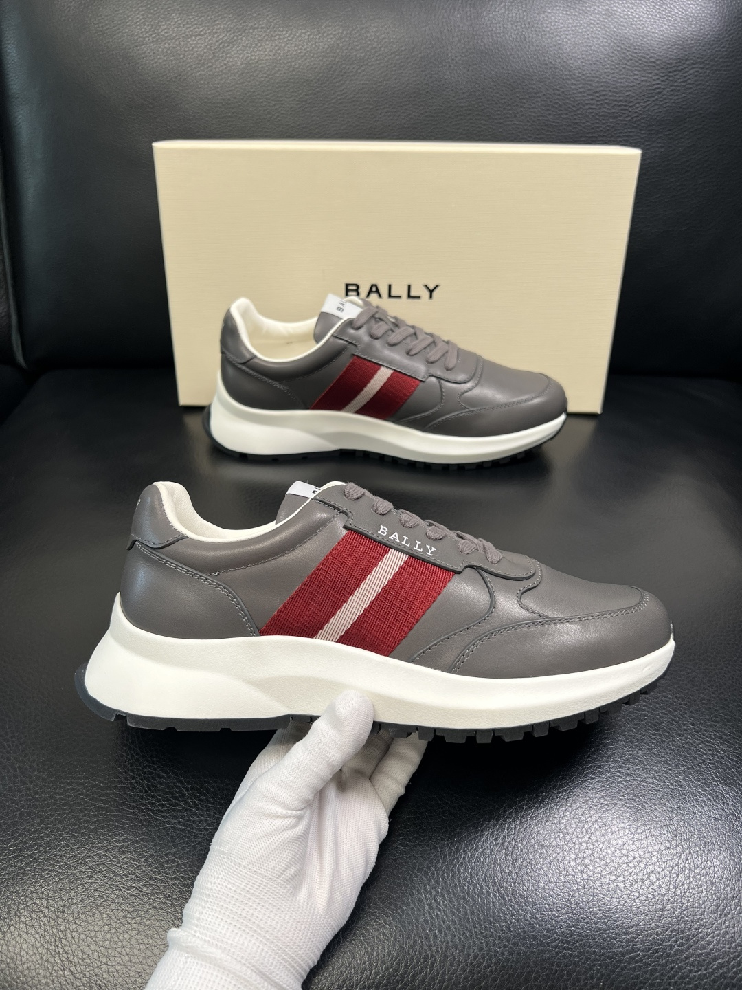 BALLY 高品质 顶级工艺品 巴利 专柜同原厂配置 ，鞋面意大利进口牛皮面料，进口水染牛皮里垫 ，鞋底