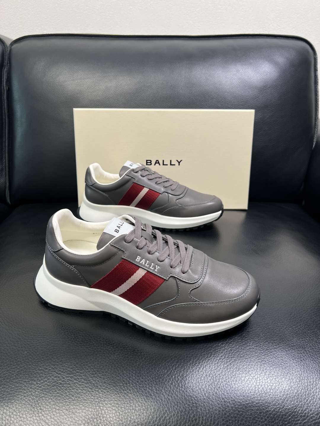 BALLY 高品质 顶级工艺品 巴利 专柜同原厂配置 ，鞋面意大利进口牛皮面料，进口水染牛皮里垫 ，鞋底