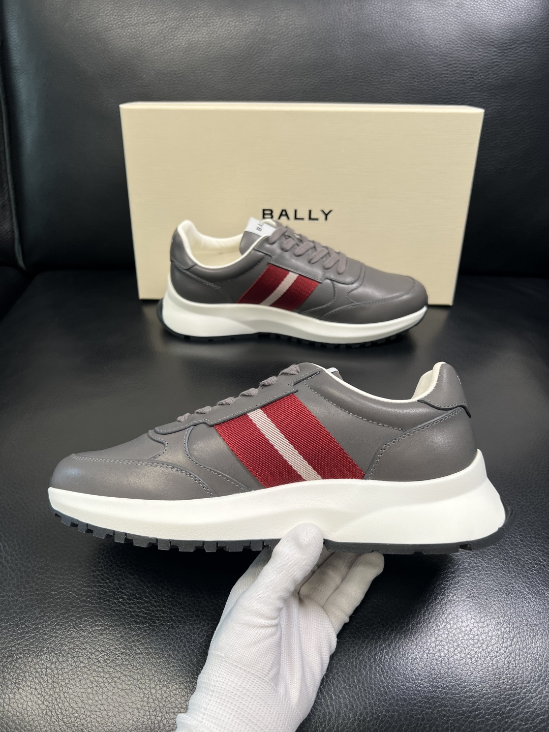 BALLY 高品质 顶级工艺品 巴利 专柜同原厂配置 ，鞋面意大利进口牛皮面料，进口水染牛皮里垫 ，鞋底