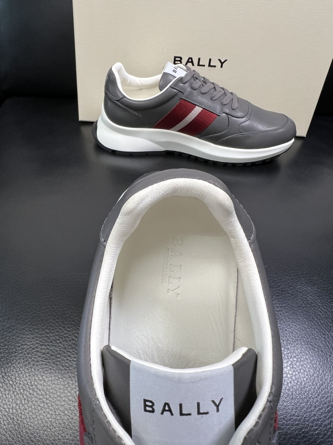 BALLY 高品质 顶级工艺品 巴利 专柜同原厂配置 ，鞋面意大利进口牛皮面料，进口水染牛皮里垫 ，鞋底