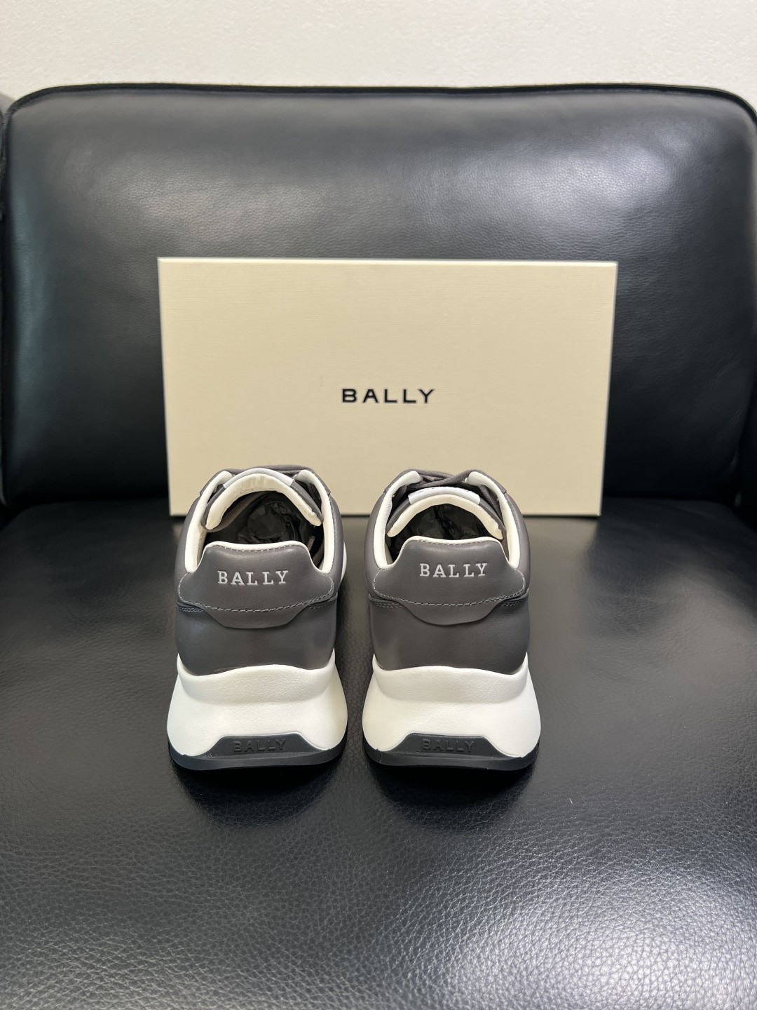 BALLY 高品质 顶级工艺品 巴利 专柜同原厂配置 ，鞋面意大利进口牛皮面料，进口水染牛皮里垫 ，鞋底