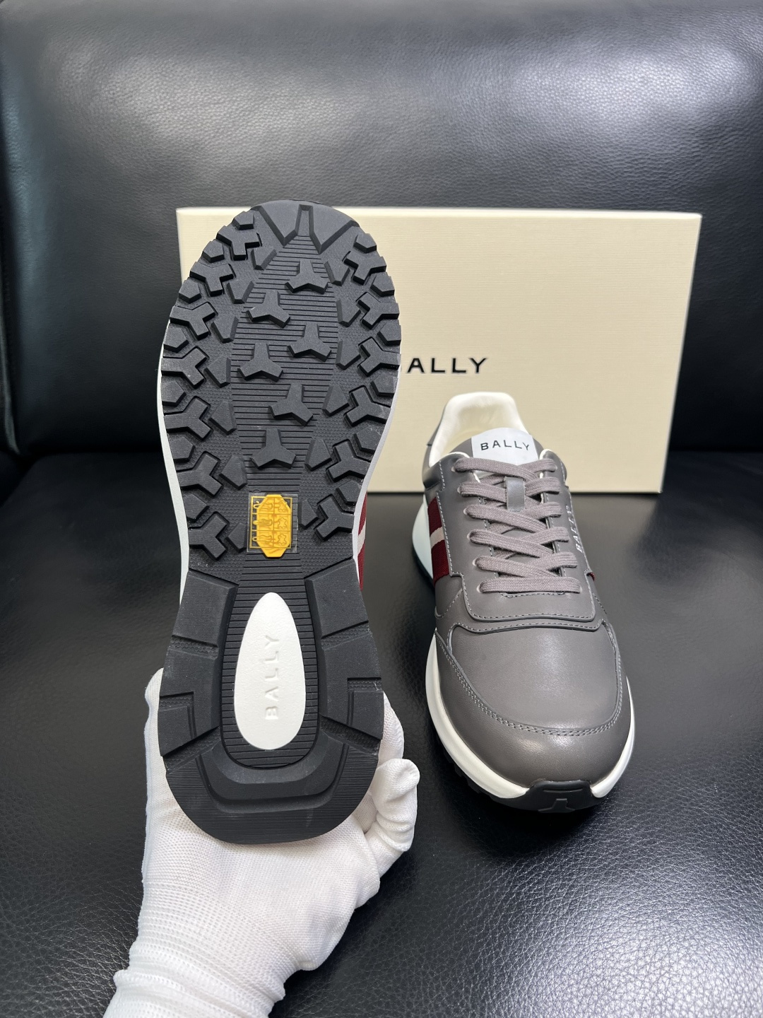 BALLY 高品质 顶级工艺品 巴利 专柜同原厂配置 ，鞋面意大利进口牛皮面料，进口水染牛皮里垫 ，鞋底