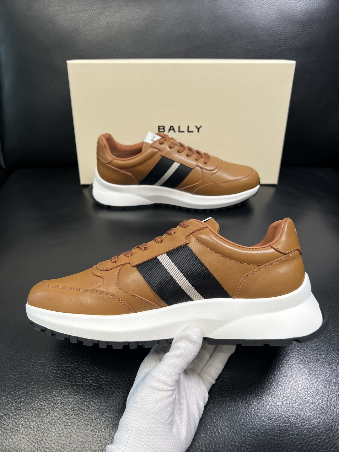 BALLY 高品质 顶级工艺品 巴利 专柜同原厂配置 ，鞋面意大利进口牛皮面料，进口水染牛皮里垫 ，鞋底