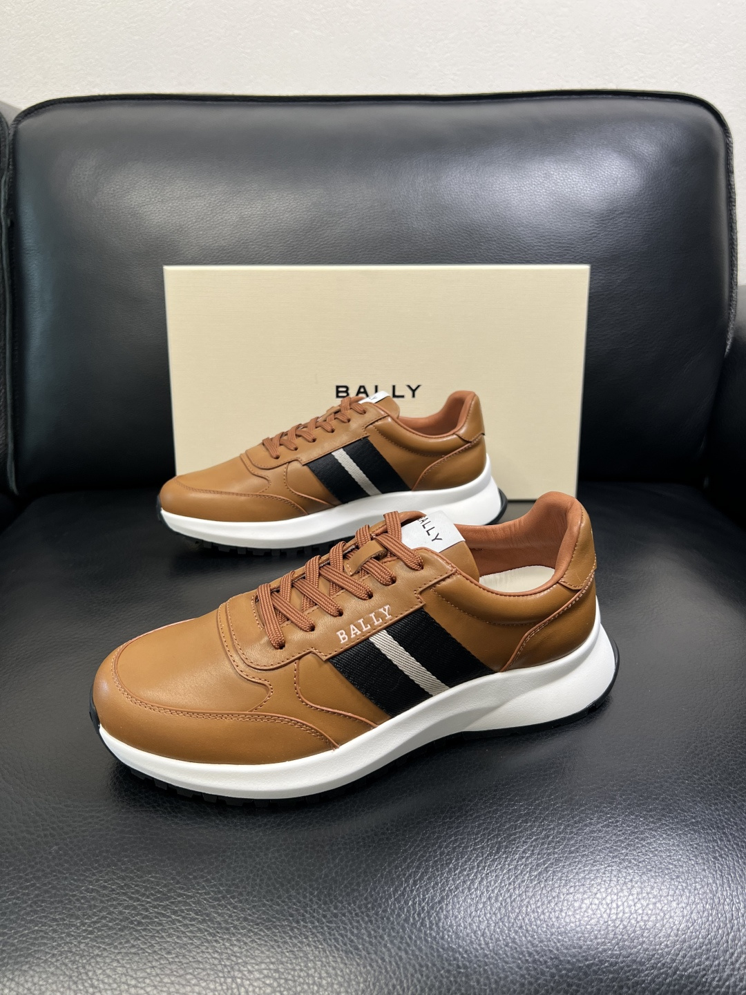 BALLY 高品质 顶级工艺品 巴利 专柜同原厂配置 ，鞋面意大利进口牛皮面料，进口水染牛皮里垫 ，鞋底