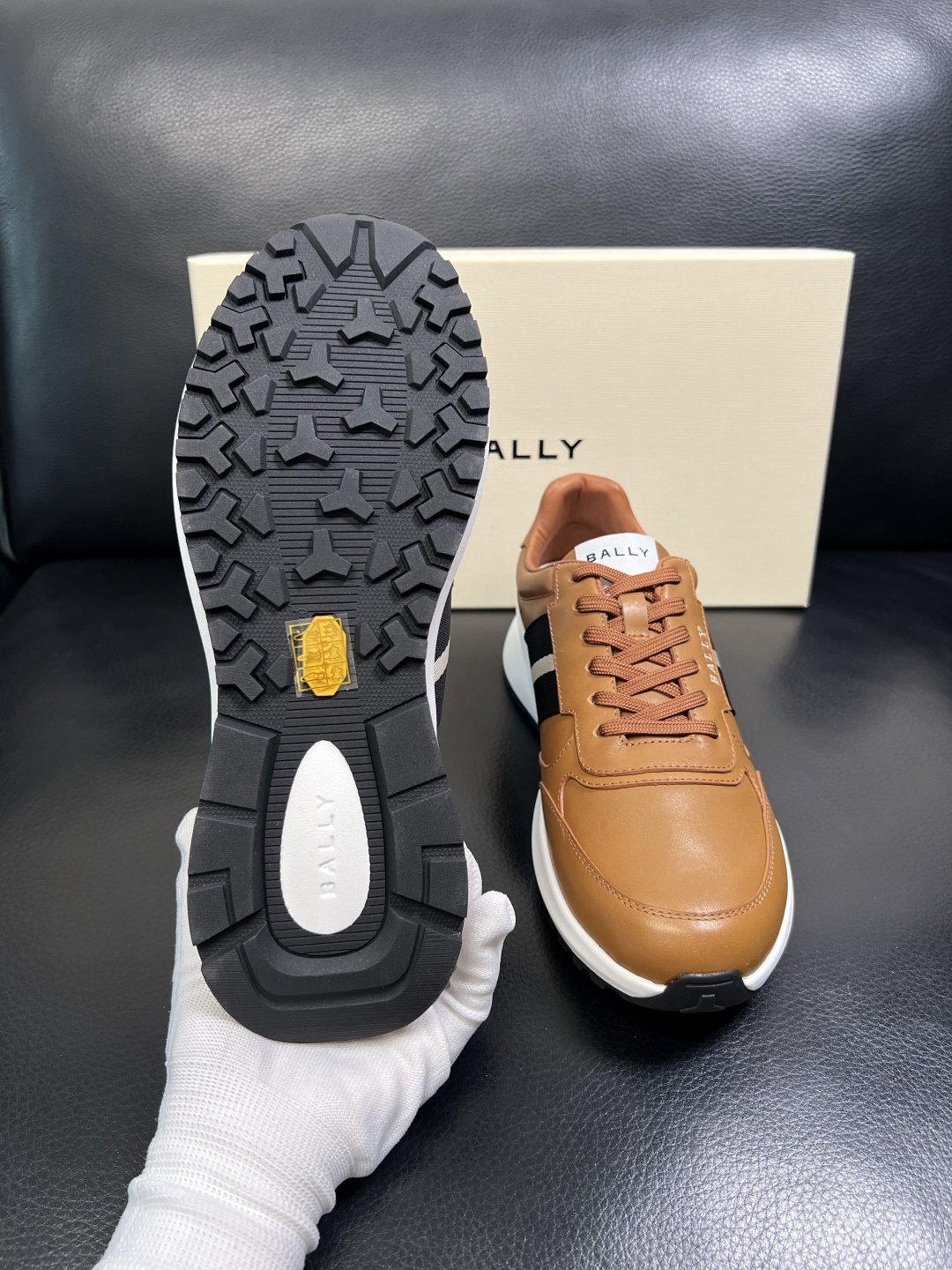 BALLY 高品质 顶级工艺品 巴利 专柜同原厂配置 ，鞋面意大利进口牛皮面料，进口水染牛皮里垫 ，鞋底