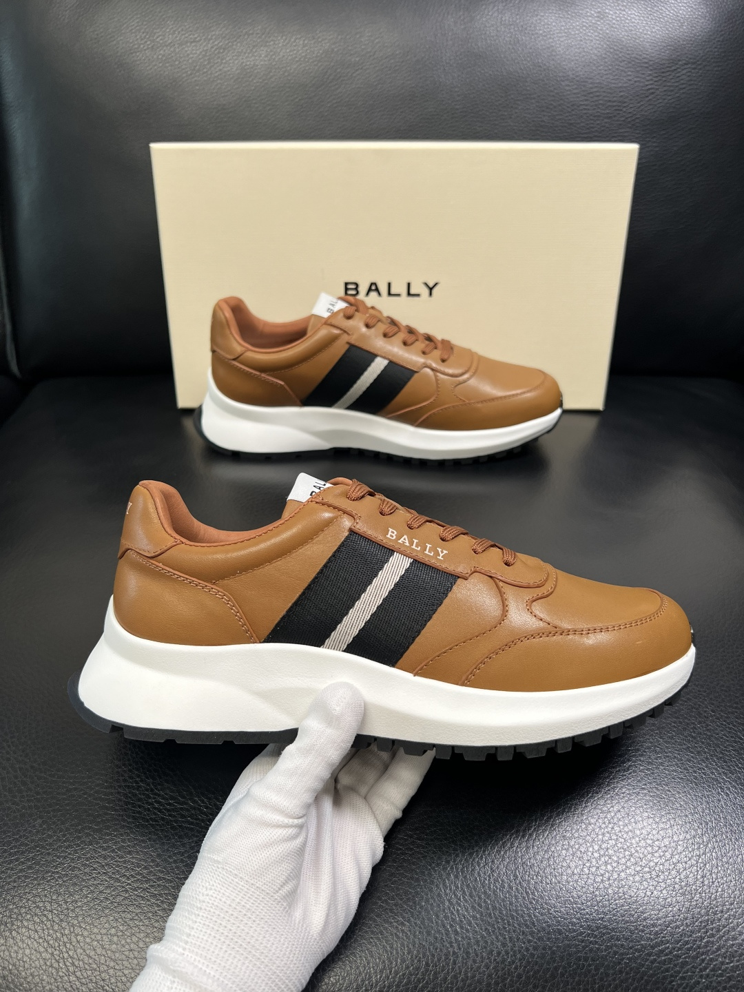 BALLY 高品质 顶级工艺品 巴利 专柜同原厂配置 ，鞋面意大利进口牛皮面料，进口水染牛皮里垫 ，鞋底