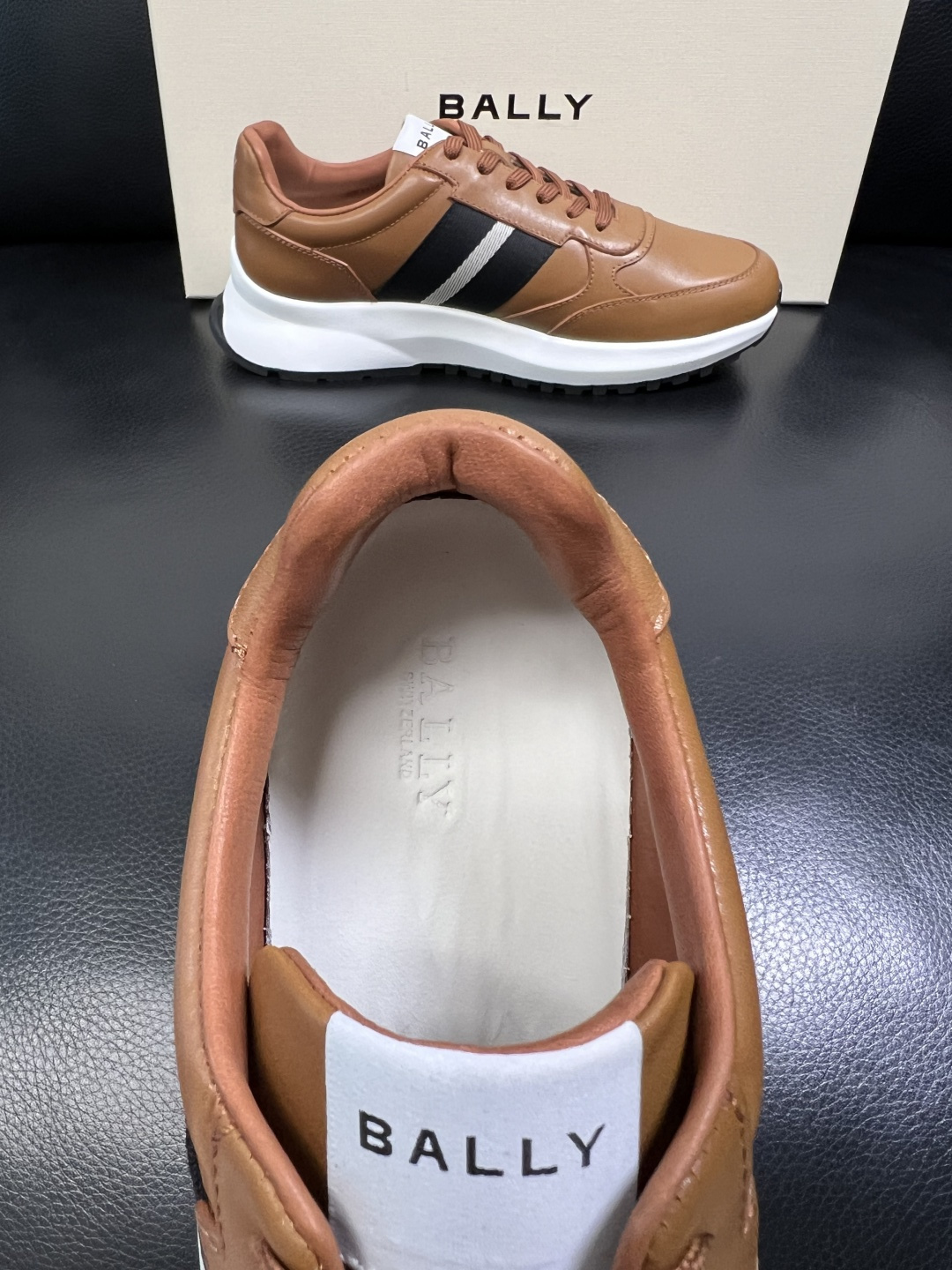 BALLY 高品质 顶级工艺品 巴利 专柜同原厂配置 ，鞋面意大利进口牛皮面料，进口水染牛皮里垫 ，鞋底