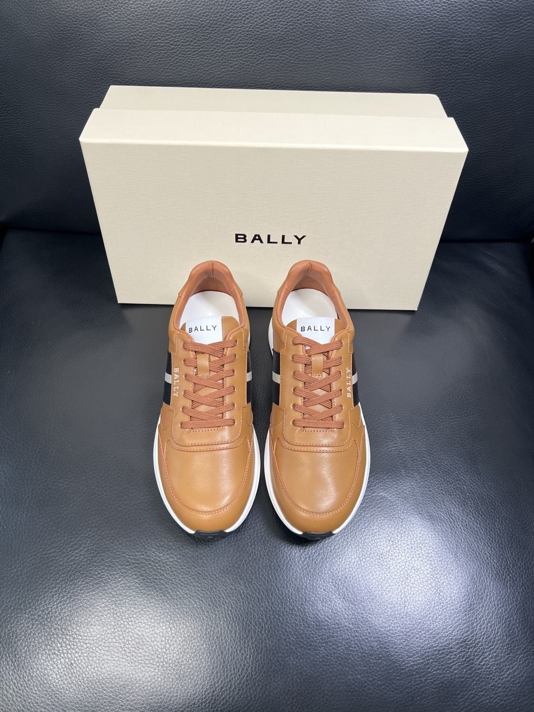 BALLY 高品质 顶级工艺品 巴利 专柜同原厂配置 ，鞋面意大利进口牛皮面料，进口水染牛皮里垫 ，鞋底