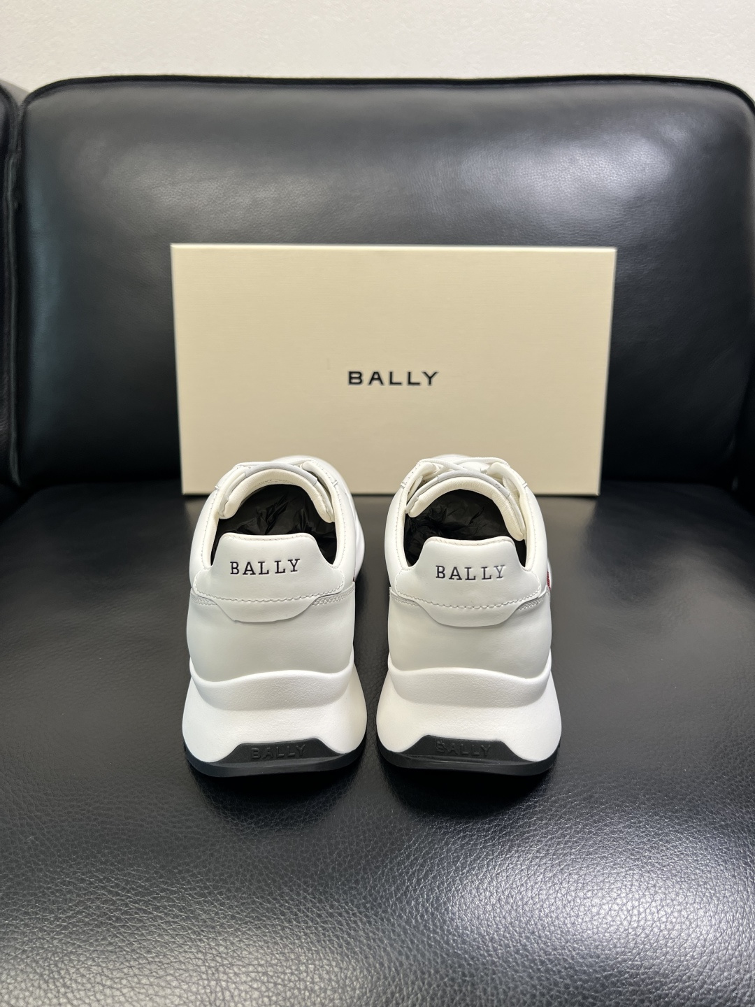 BALLY 高品质 顶级工艺品 巴利 专柜同原厂配置 ，鞋面意大利进口牛皮面料，进口水染牛皮里垫 ，鞋底