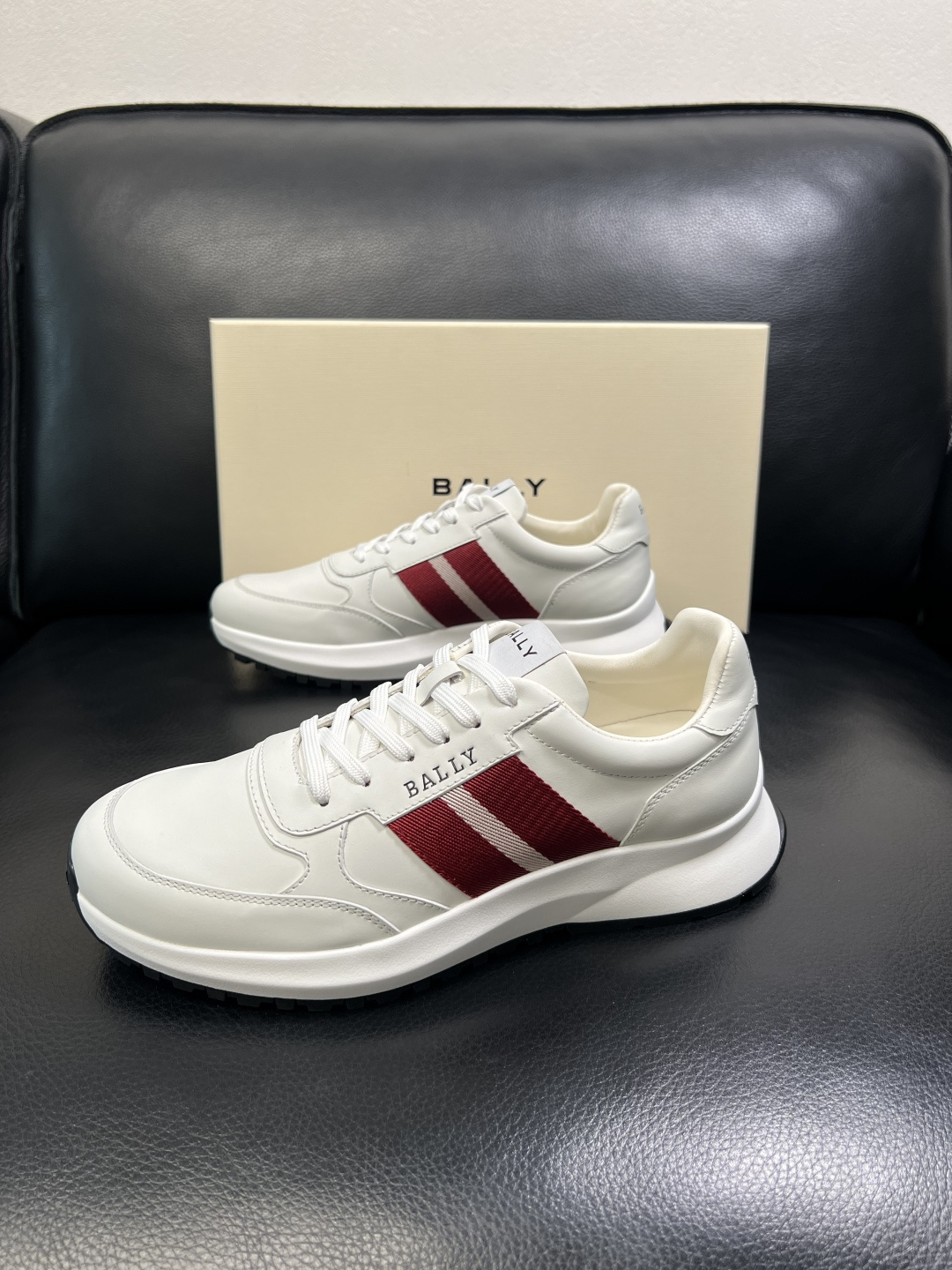 BALLY 高品质 顶级工艺品 巴利 专柜同原厂配置 ，鞋面意大利进口牛皮面料，进口水染牛皮里垫 ，鞋底