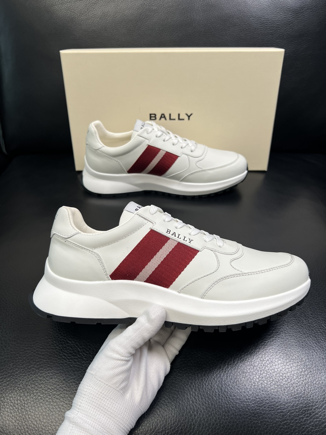 BALLY 高品质 顶级工艺品 巴利 专柜同原厂配置 ，鞋面意大利进口牛皮面料，进口水染牛皮里垫 ，鞋底