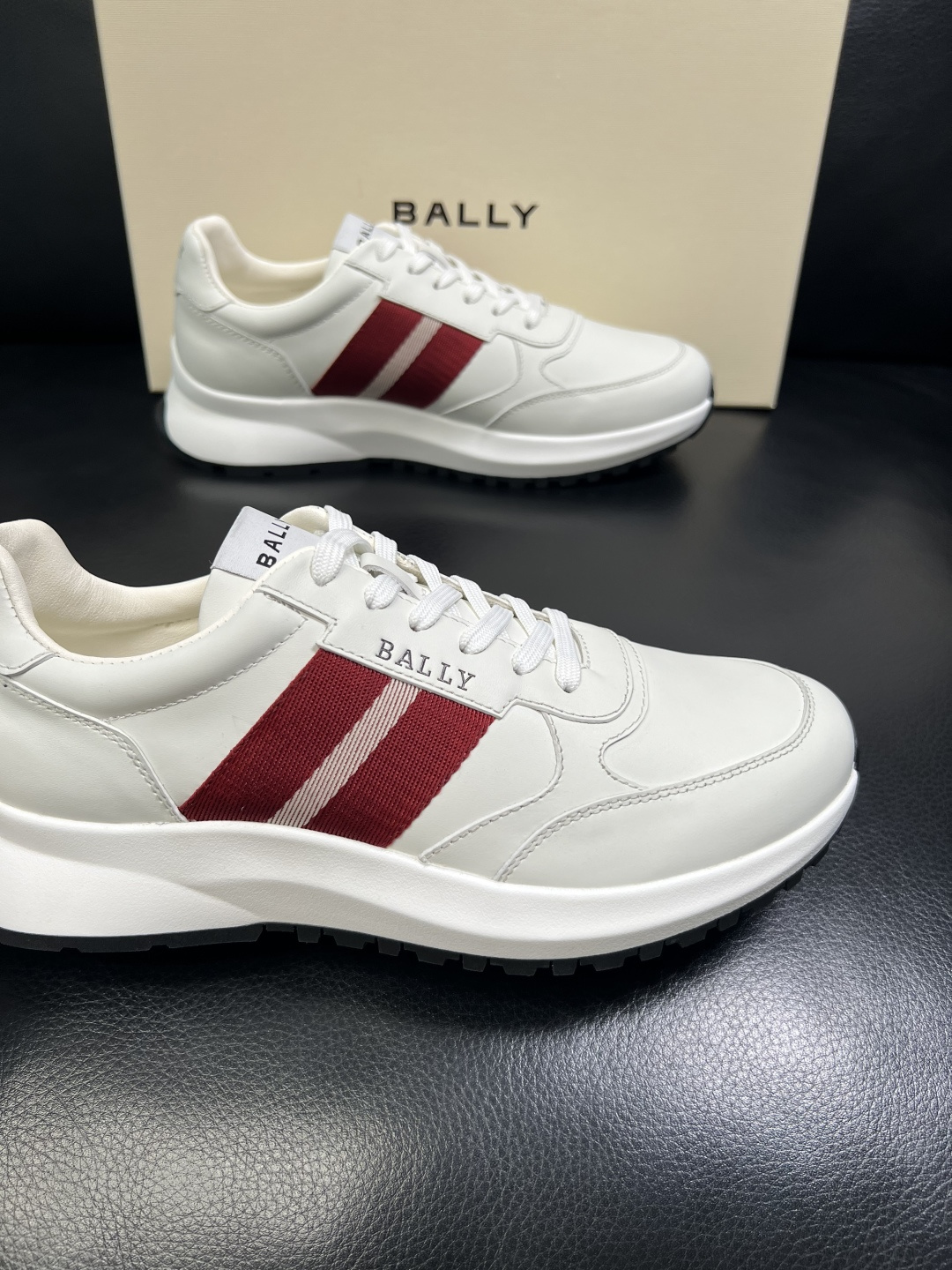 BALLY 高品质 顶级工艺品 巴利 专柜同原厂配置 ，鞋面意大利进口牛皮面料，进口水染牛皮里垫 ，鞋底
