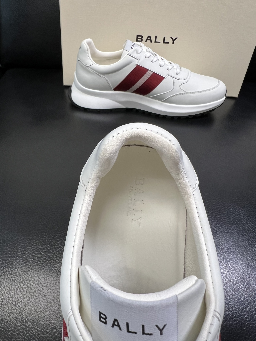 BALLY 高品质 顶级工艺品 巴利 专柜同原厂配置 ，鞋面意大利进口牛皮面料，进口水染牛皮里垫 ，鞋底