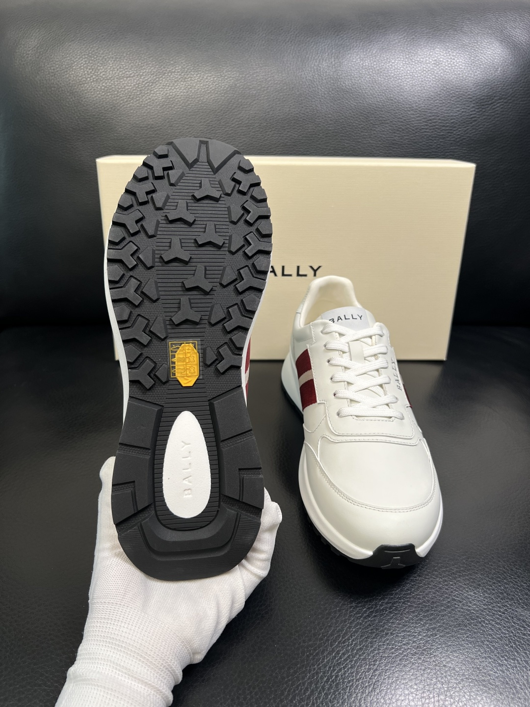 BALLY 高品质 顶级工艺品 巴利 专柜同原厂配置 ，鞋面意大利进口牛皮面料，进口水染牛皮里垫 ，鞋底