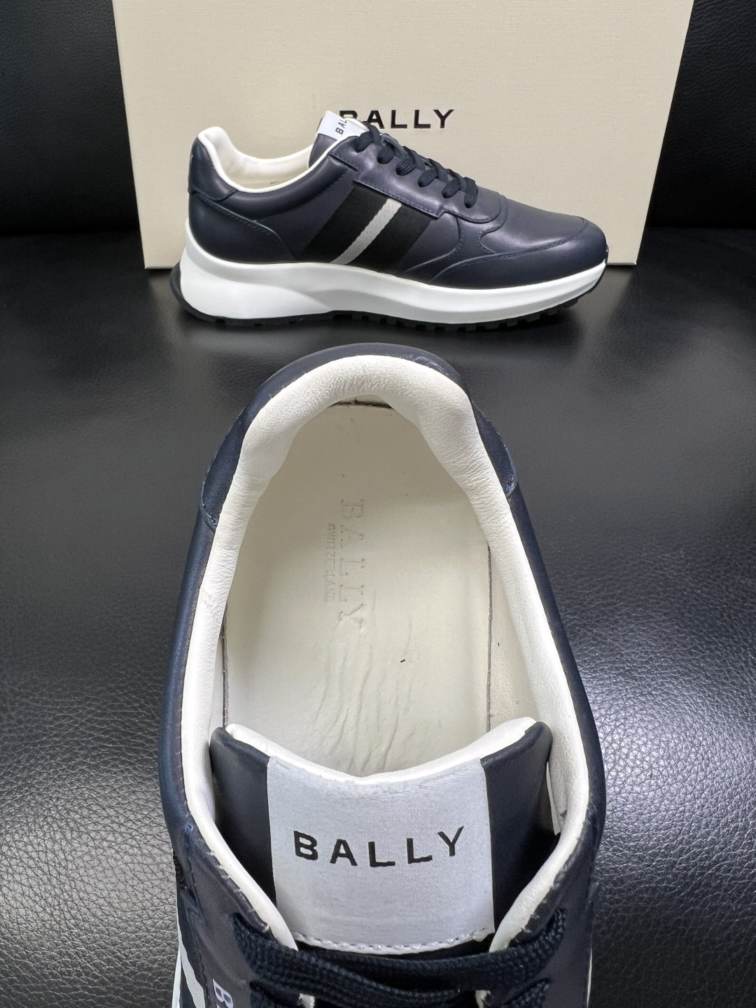 BALLY 高品质 顶级工艺品 巴利 专柜同原厂配置 ，鞋面意大利进口牛皮面料，进口水染牛皮里垫 ，鞋底