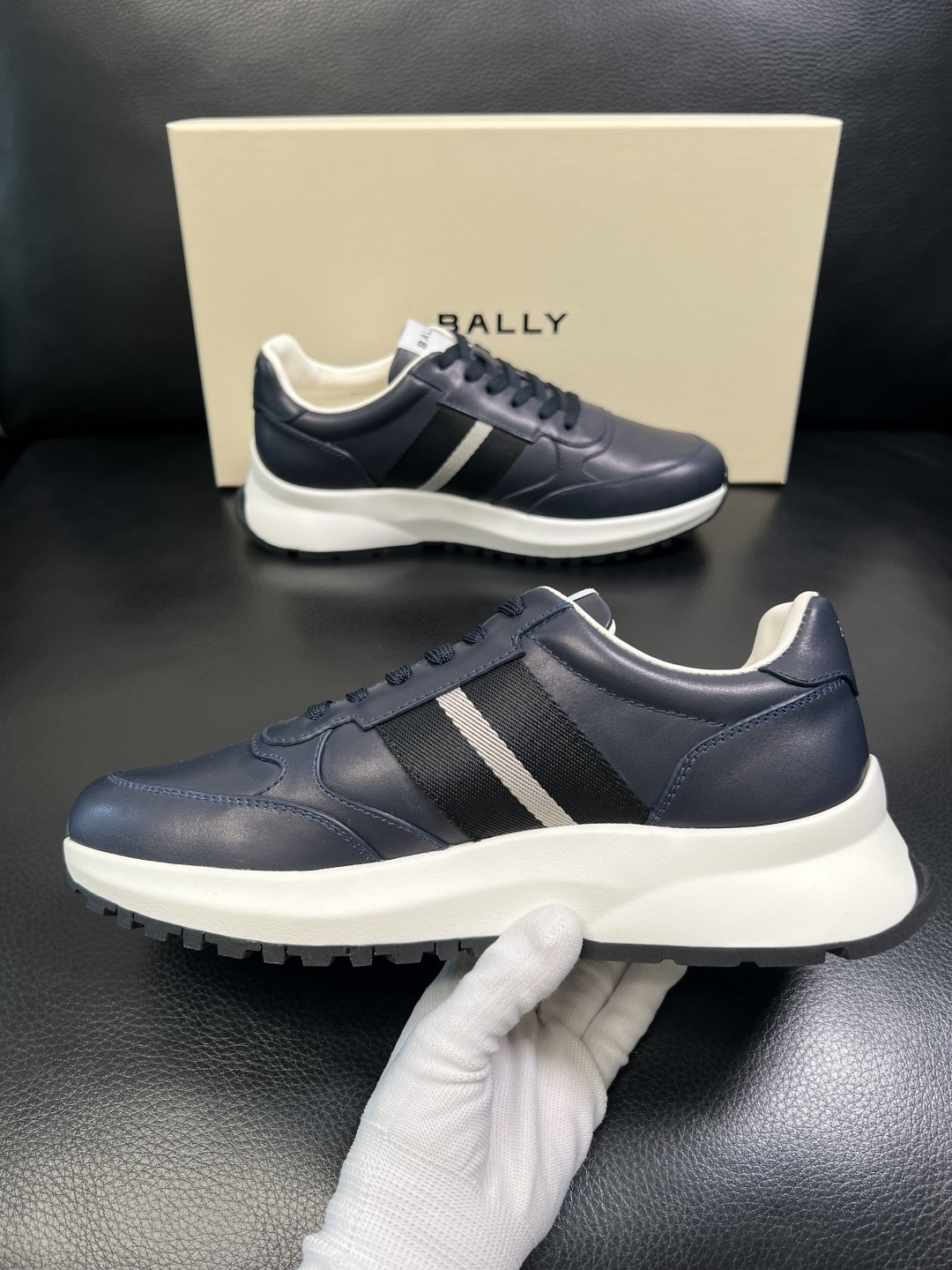 BALLY 高品质 顶级工艺品 巴利 专柜同原厂配置 ，鞋面意大利进口牛皮面料，进口水染牛皮里垫 ，鞋底
