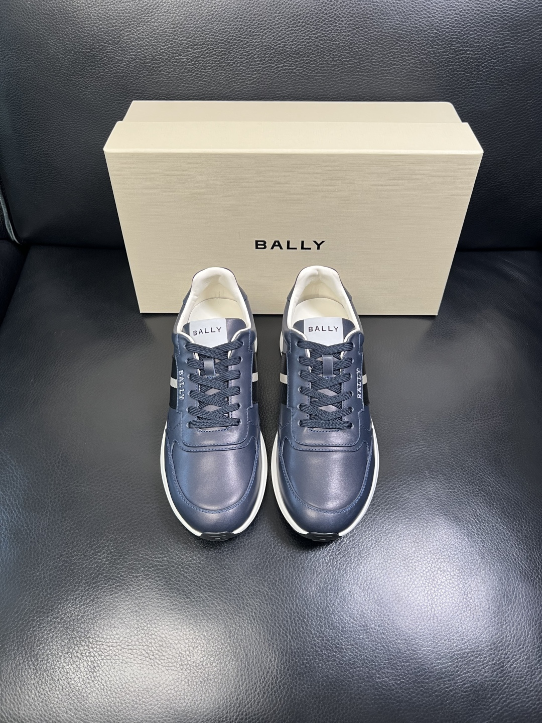 BALLY 高品质 顶级工艺品 巴利 专柜同原厂配置 ，鞋面意大利进口牛皮面料，进口水染牛皮里垫 ，鞋底