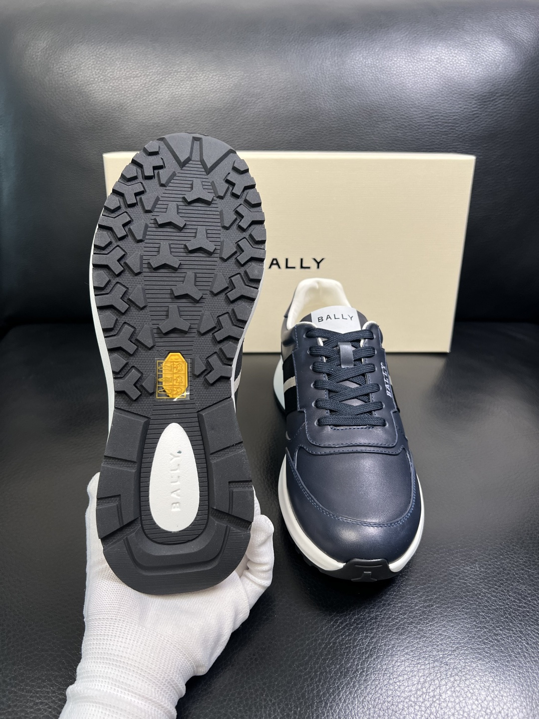 BALLY 高品质 顶级工艺品 巴利 专柜同原厂配置 ，鞋面意大利进口牛皮面料，进口水染牛皮里垫 ，鞋底
