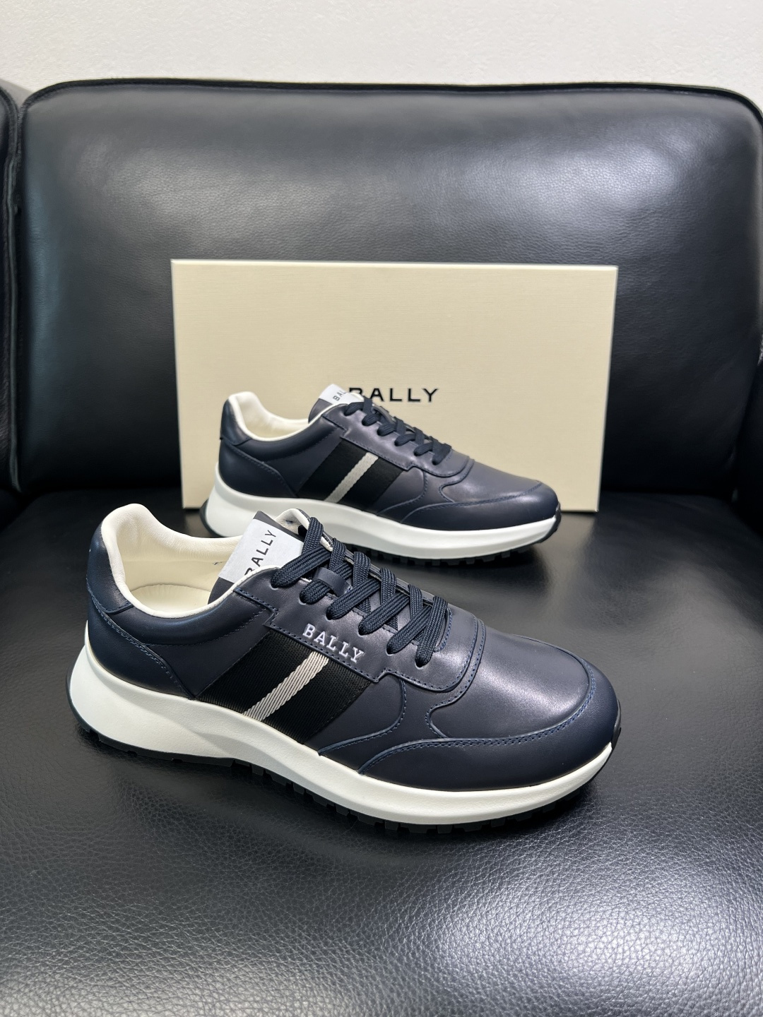 BALLY 高品质 顶级工艺品 巴利 专柜同原厂配置 ，鞋面意大利进口牛皮面料，进口水染牛皮里垫 ，鞋底