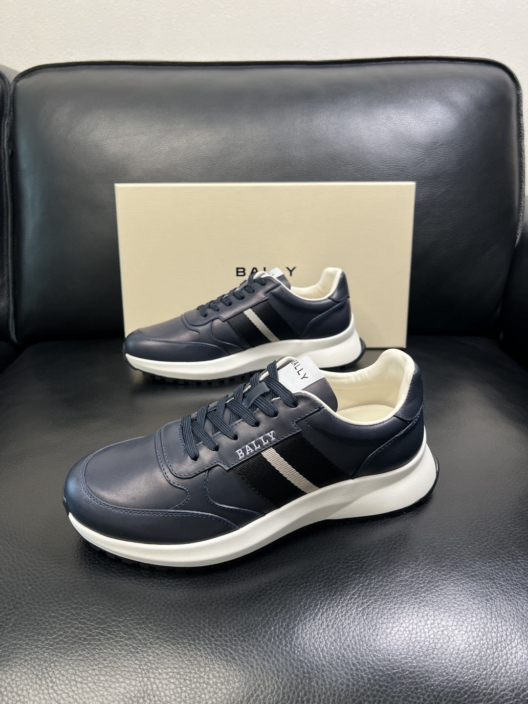 BALLY 高品质 顶级工艺品 巴利 专柜同原厂配置 ，鞋面意大利进口牛皮面料，进口水染牛皮里垫 ，鞋底