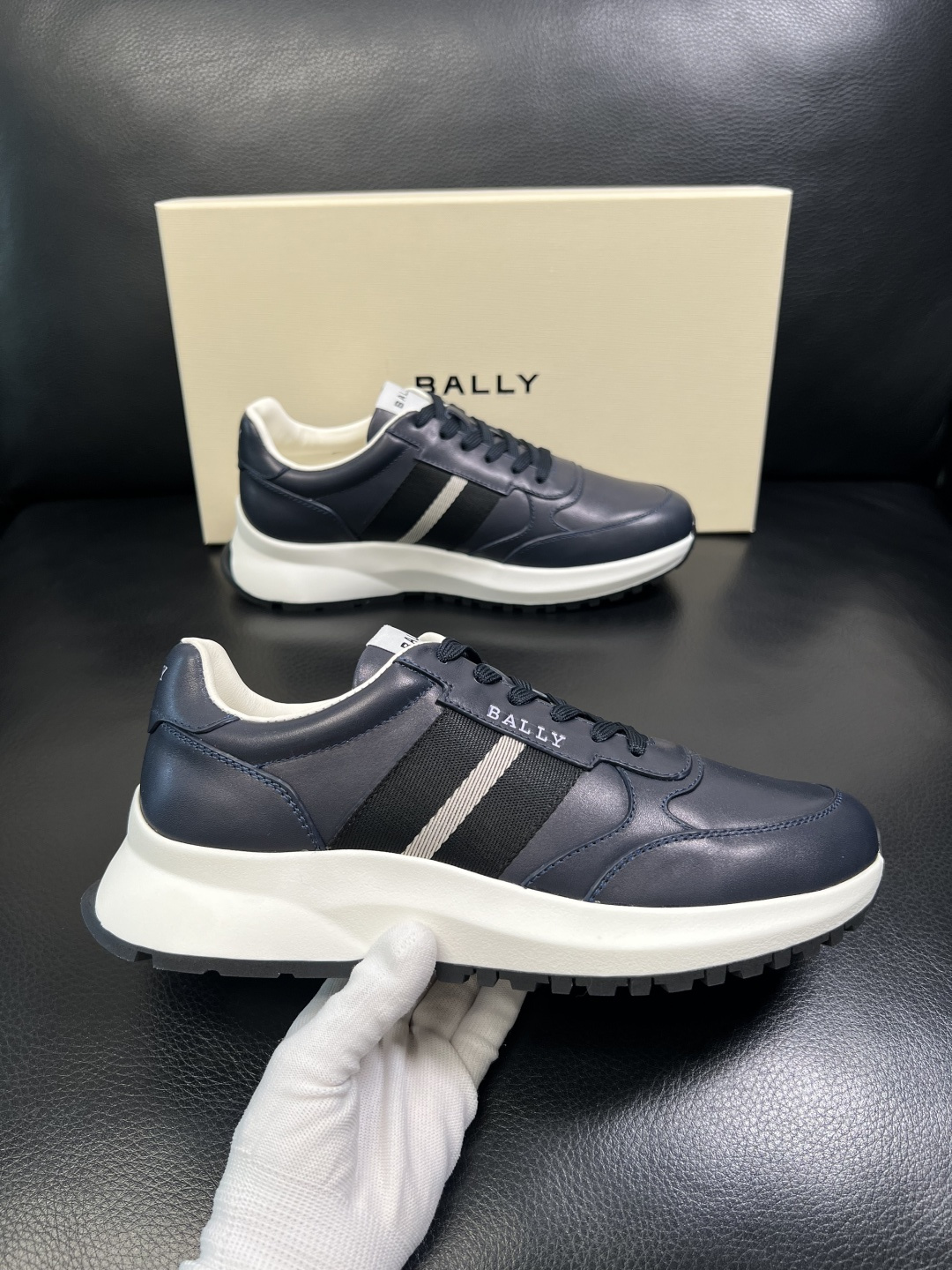 BALLY 高品质 顶级工艺品 巴利 专柜同原厂配置 ，鞋面意大利进口牛皮面料，进口水染牛皮里垫 ，鞋底