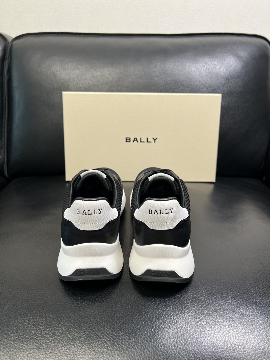 BALLY 高品质 顶级工艺品 巴利 专柜同原厂配置 ，鞋面意大利进口牛皮面料，进口水染牛皮里垫 ，鞋底