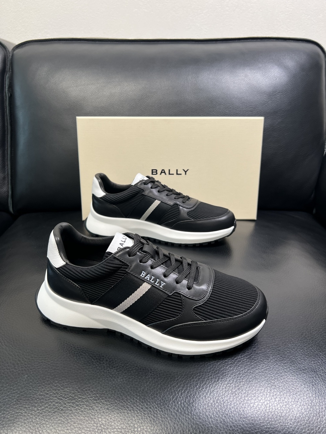 BALLY 高品质 顶级工艺品 巴利 专柜同原厂配置 ，鞋面意大利进口牛皮面料，进口水染牛皮里垫 ，鞋底