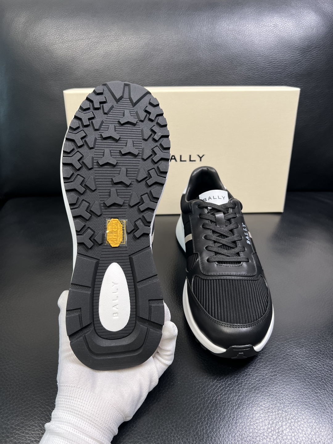 BALLY 高品质 顶级工艺品 巴利 专柜同原厂配置 ，鞋面意大利进口牛皮面料，进口水染牛皮里垫 ，鞋底