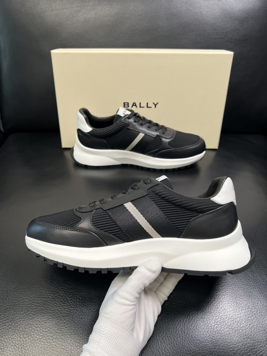 BALLY 高品质 顶级工艺品 巴利 专柜同原厂配置 ，鞋面意大利进口牛皮面料，进口水染牛皮里垫 ，鞋底