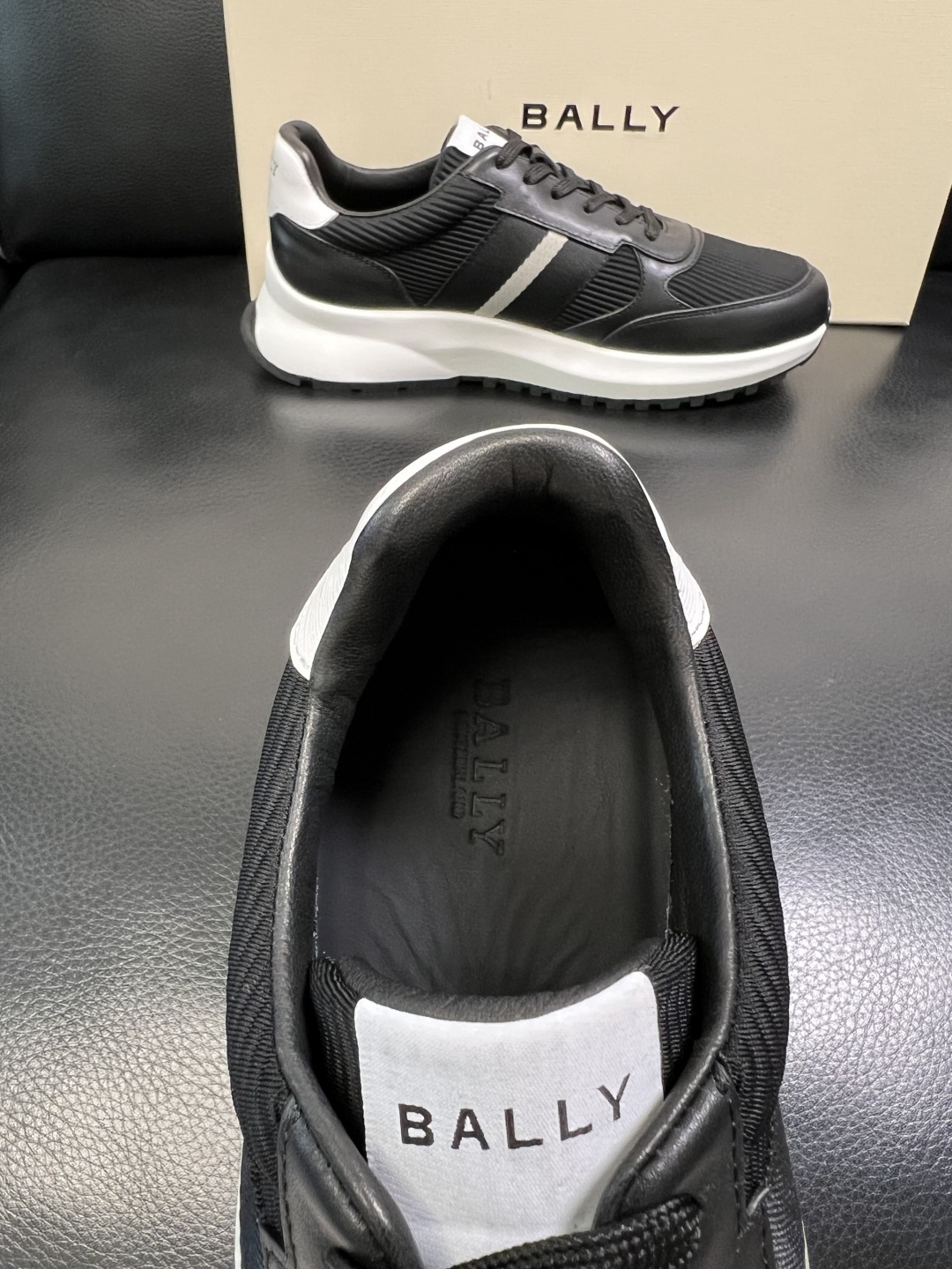 BALLY 高品质 顶级工艺品 巴利 专柜同原厂配置 ，鞋面意大利进口牛皮面料，进口水染牛皮里垫 ，鞋底