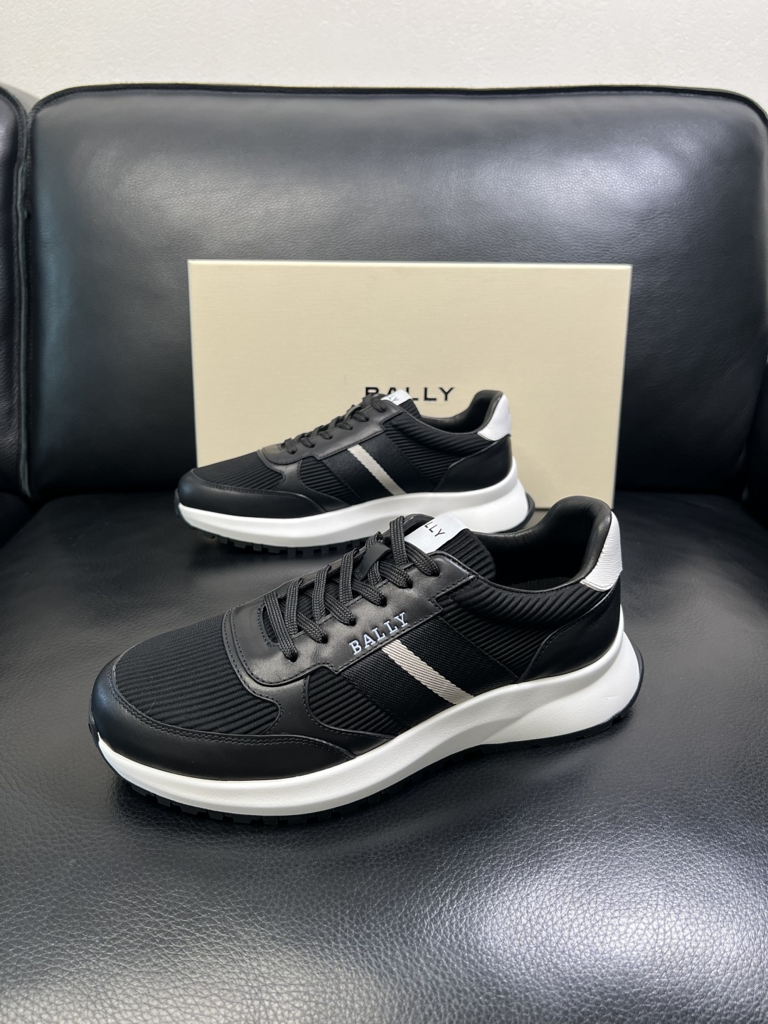 BALLY 高品质 顶级工艺品 巴利 专柜同原厂配置 ，鞋面意大利进口牛皮面料，进口水染牛皮里垫 ，鞋底