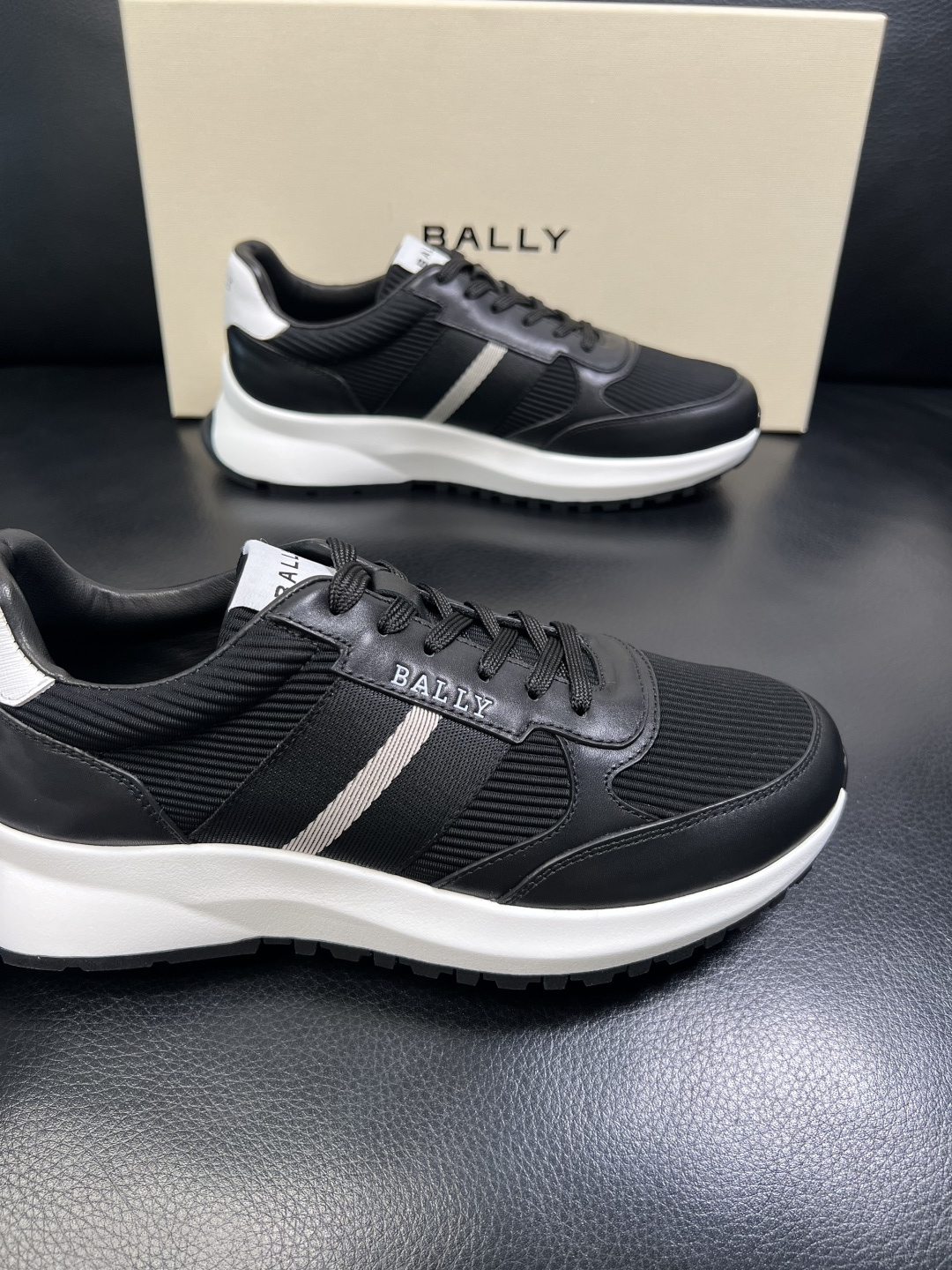 BALLY 高品质 顶级工艺品 巴利 专柜同原厂配置 ，鞋面意大利进口牛皮面料，进口水染牛皮里垫 ，鞋底