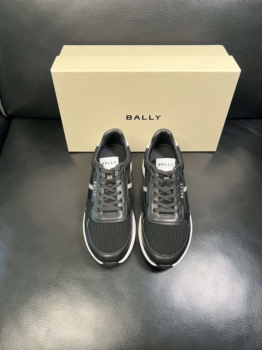 BALLY 高品质 顶级工艺品 巴利 专柜同原厂配置 ，鞋面意大利进口牛皮面料，进口水染牛皮里垫 ，鞋底