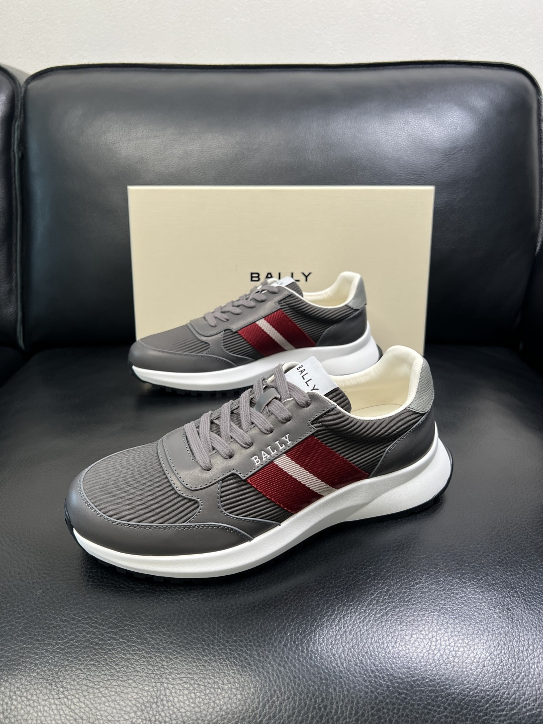 BALLY 高品质 顶级工艺品 巴利 专柜同原厂配置 ，鞋面意大利进口牛皮面料，进口水染牛皮里垫 ，鞋底