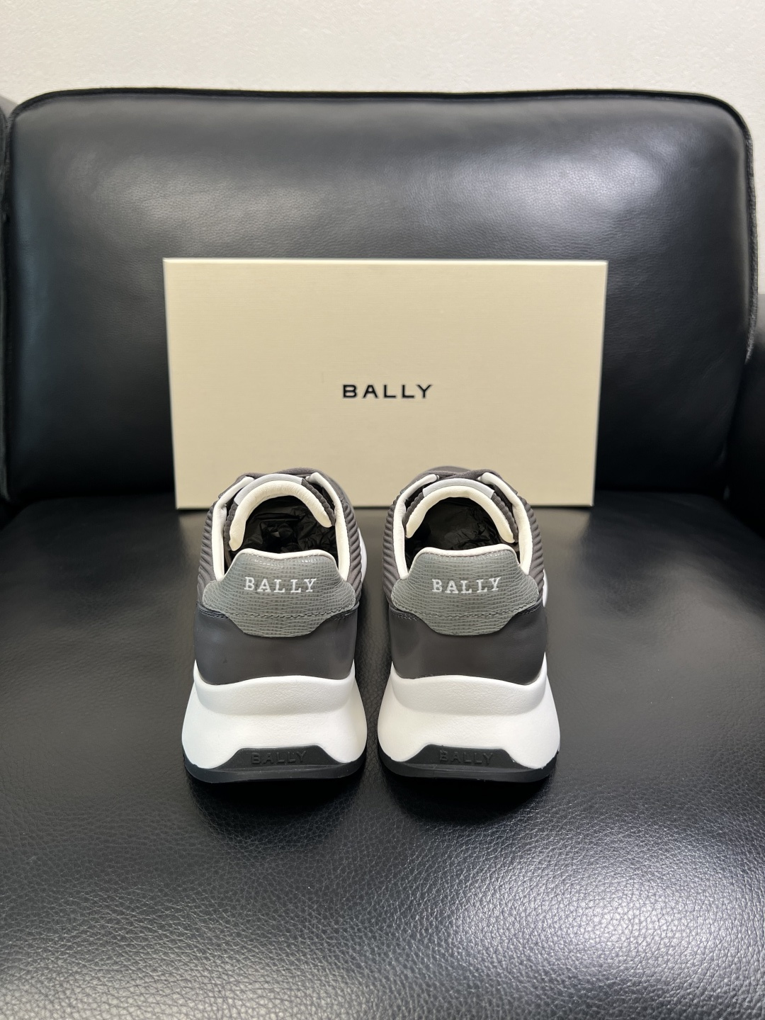 BALLY 高品质 顶级工艺品 巴利 专柜同原厂配置 ，鞋面意大利进口牛皮面料，进口水染牛皮里垫 ，鞋底