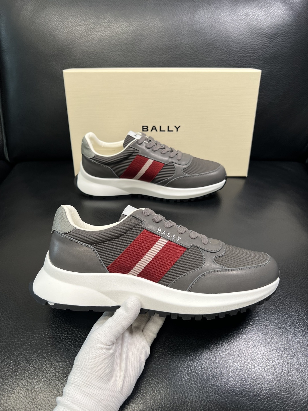 BALLY 高品质 顶级工艺品 巴利 专柜同原厂配置 ，鞋面意大利进口牛皮面料，进口水染牛皮里垫 ，鞋底