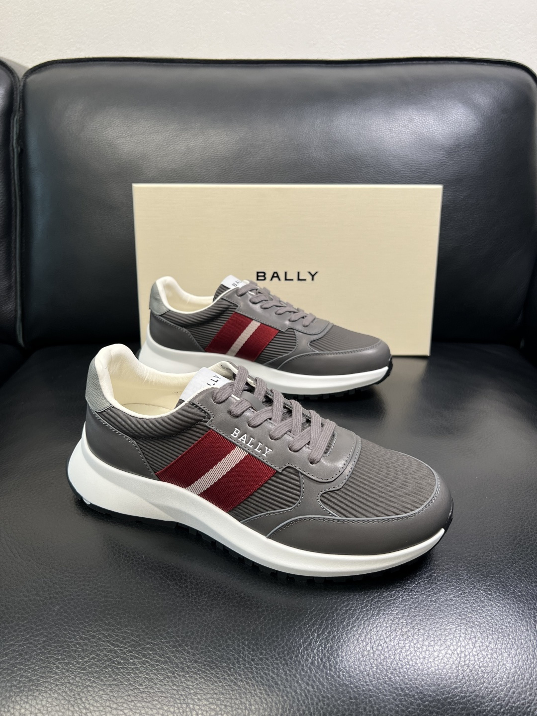 BALLY 高品质 顶级工艺品 巴利 专柜同原厂配置 ，鞋面意大利进口牛皮面料，进口水染牛皮里垫 ，鞋底
