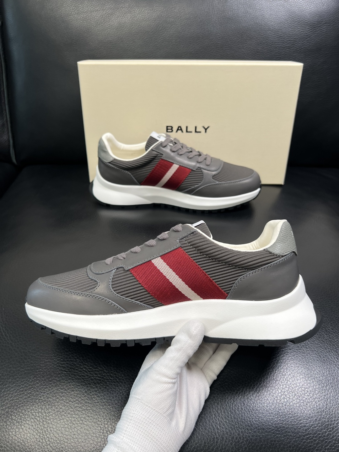 BALLY 高品质 顶级工艺品 巴利 专柜同原厂配置 ，鞋面意大利进口牛皮面料，进口水染牛皮里垫 ，鞋底