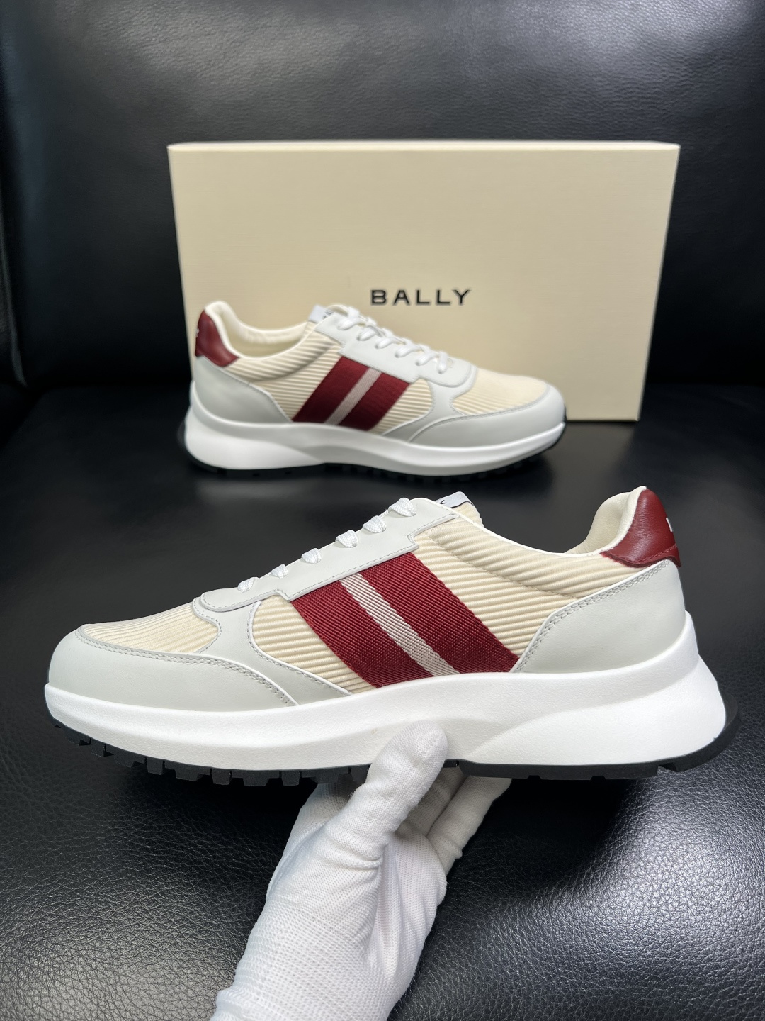 BALLY 高品质 顶级工艺品 巴利 专柜同原厂配置 ，鞋面意大利进口牛皮面料，进口水染牛皮里垫 ，鞋底