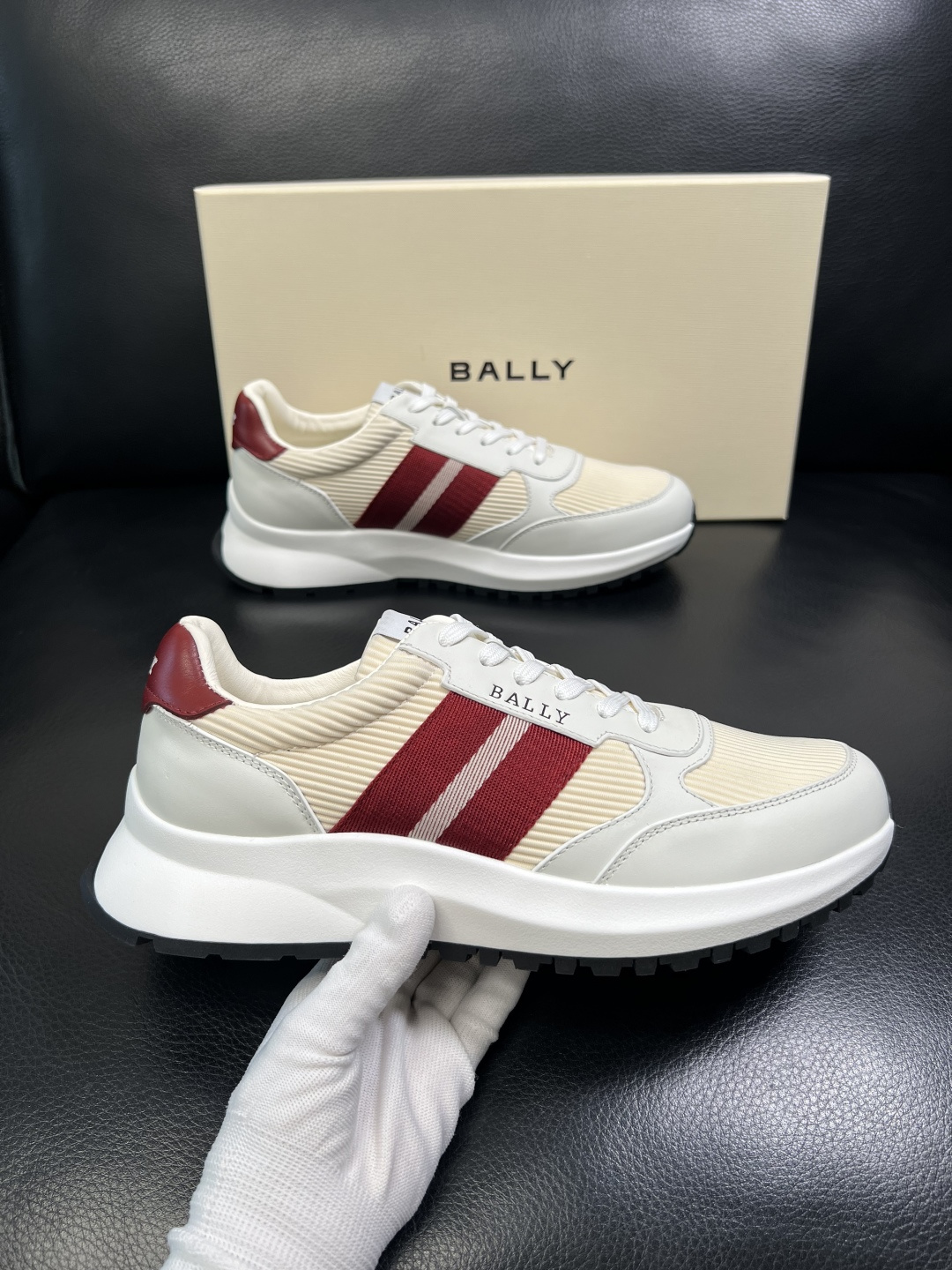 BALLY 高品质 顶级工艺品 巴利 专柜同原厂配置 ，鞋面意大利进口牛皮面料，进口水染牛皮里垫 ，鞋底