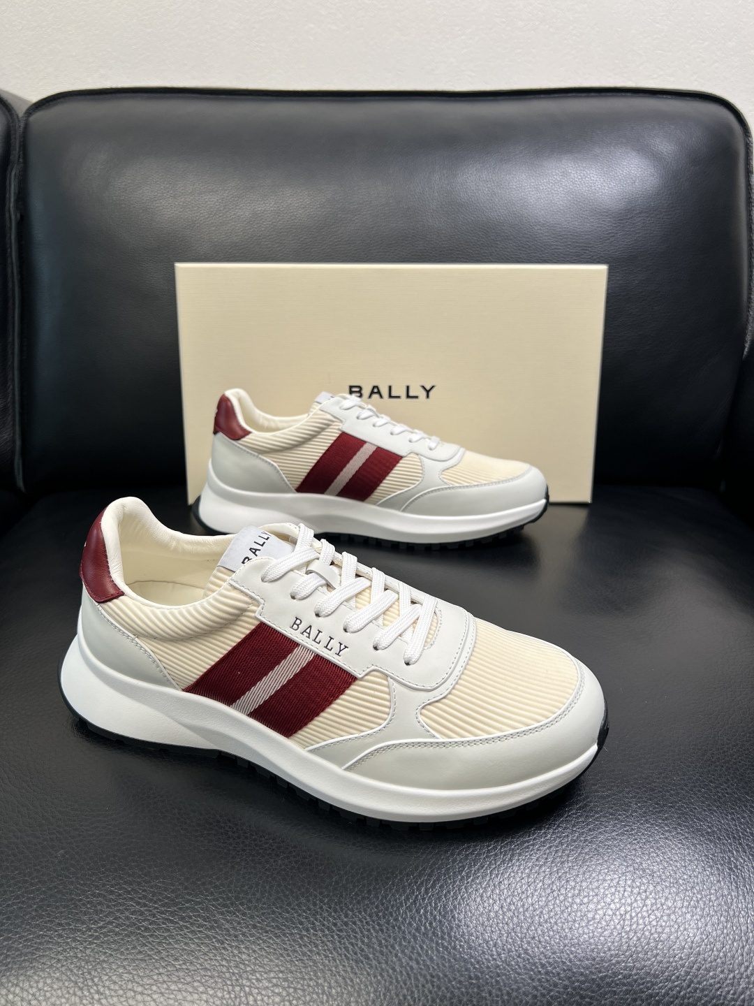 BALLY 高品质 顶级工艺品 巴利 专柜同原厂配置 ，鞋面意大利进口牛皮面料，进口水染牛皮里垫 ，鞋底
