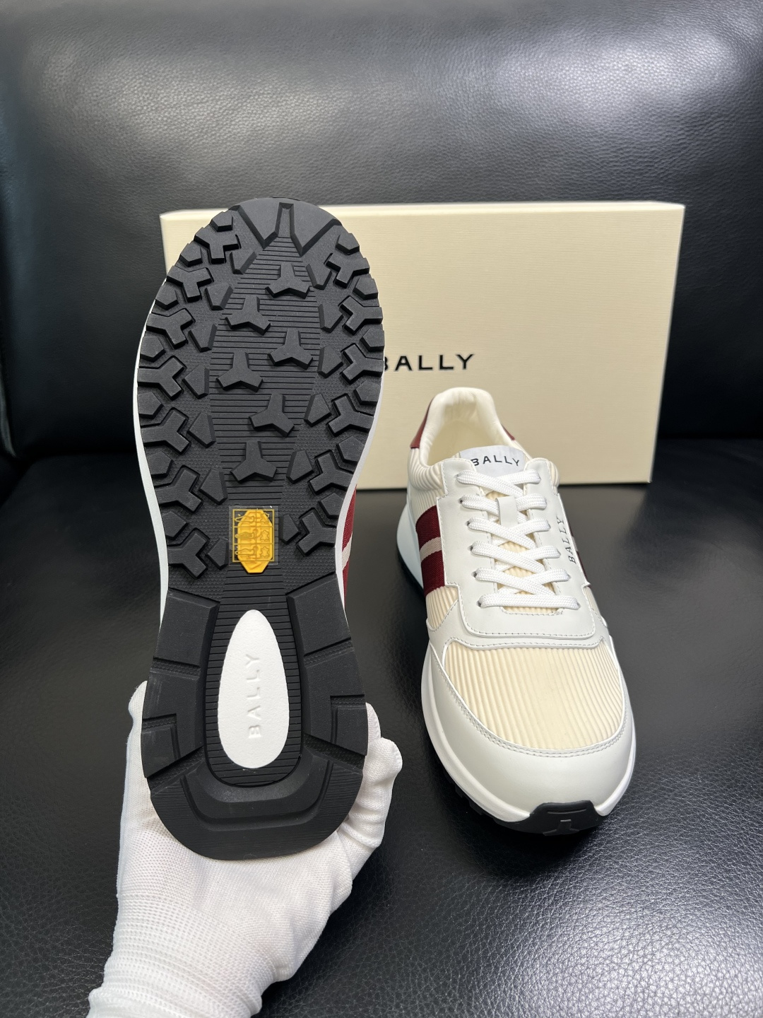 BALLY 高品质 顶级工艺品 巴利 专柜同原厂配置 ，鞋面意大利进口牛皮面料，进口水染牛皮里垫 ，鞋底