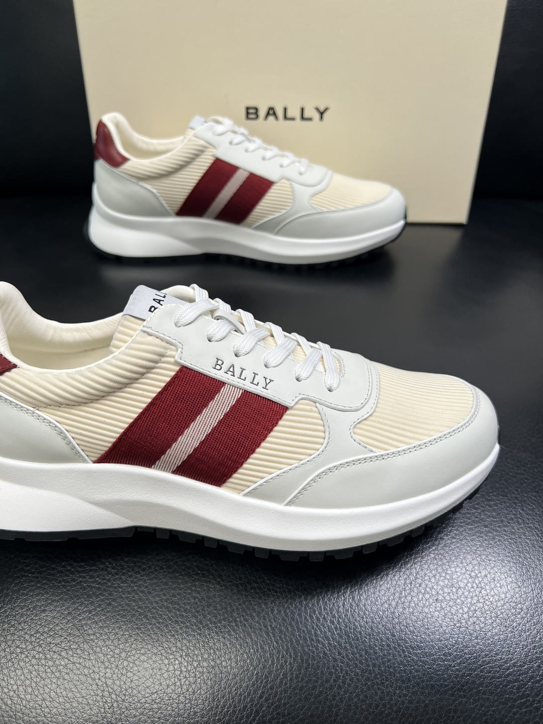 BALLY 高品质 顶级工艺品 巴利 专柜同原厂配置 ，鞋面意大利进口牛皮面料，进口水染牛皮里垫 ，鞋底