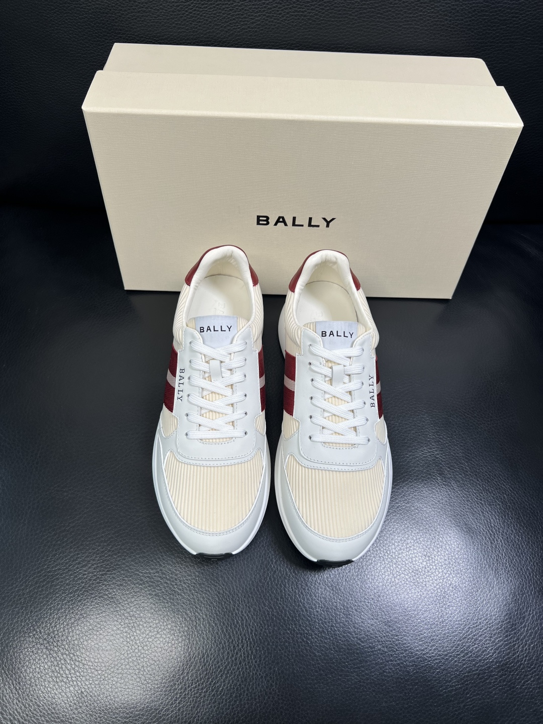 BALLY 高品质 顶级工艺品 巴利 专柜同原厂配置 ，鞋面意大利进口牛皮面料，进口水染牛皮里垫 ，鞋底