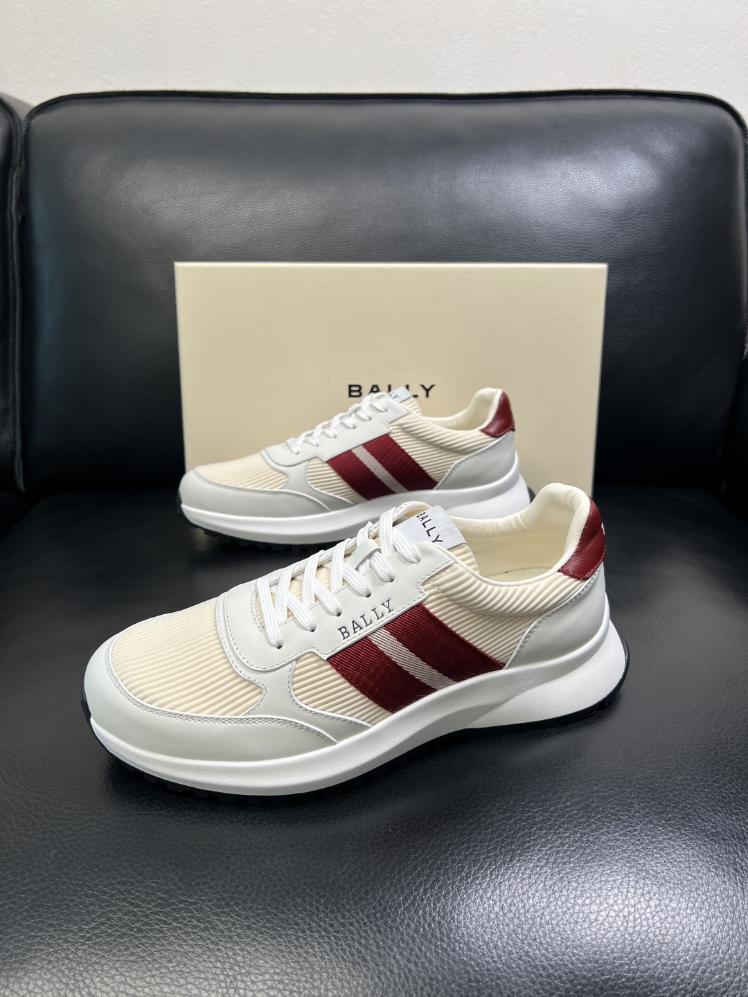 BALLY 高品质 顶级工艺品 巴利 专柜同原厂配置 ，鞋面意大利进口牛皮面料，进口水染牛皮里垫 ，鞋底