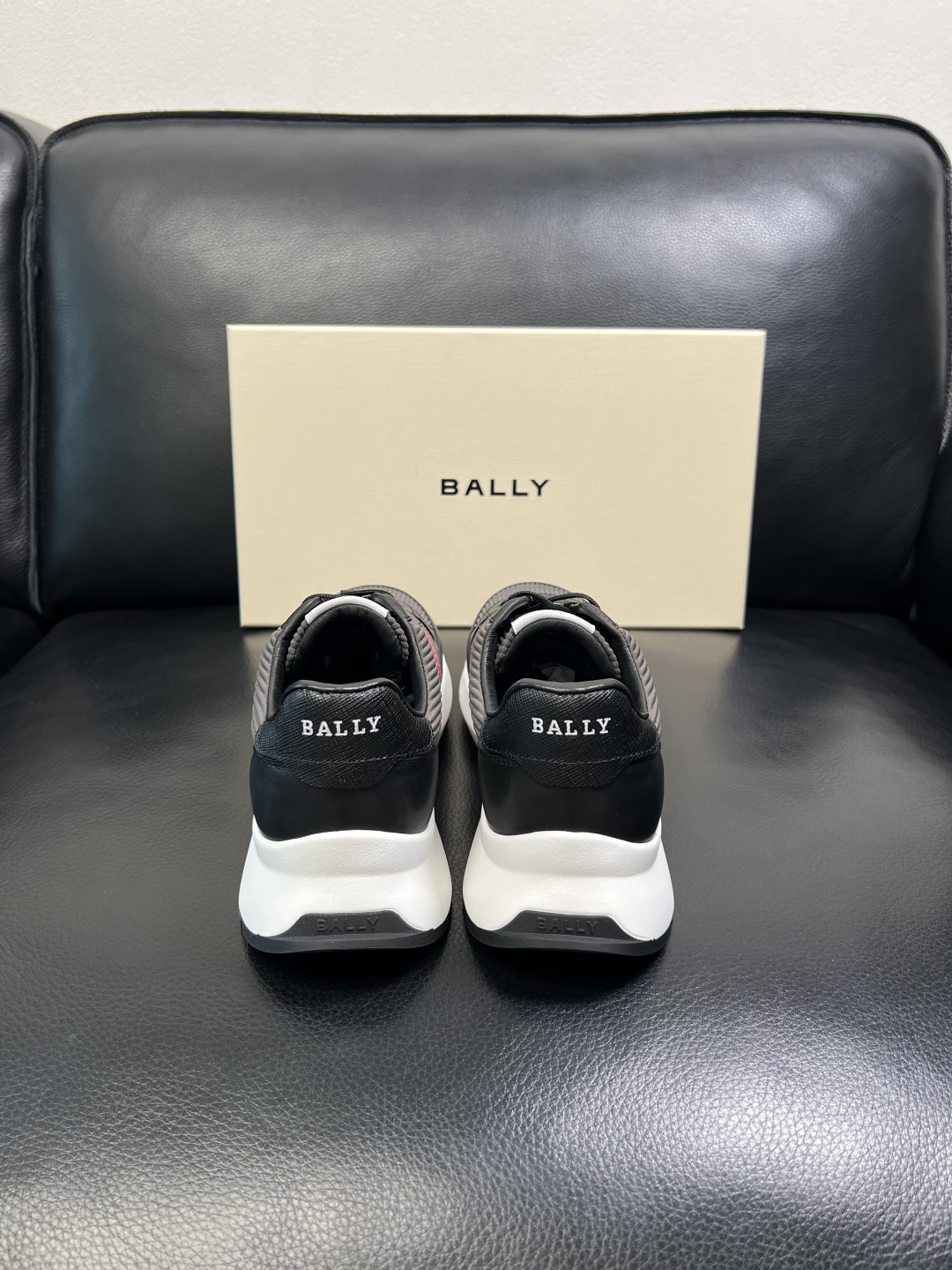 BALLY 高品质 顶级工艺品 巴利 专柜同原厂配置 ，鞋面意大利进口牛皮面料，进口水染牛皮里垫 ，鞋底