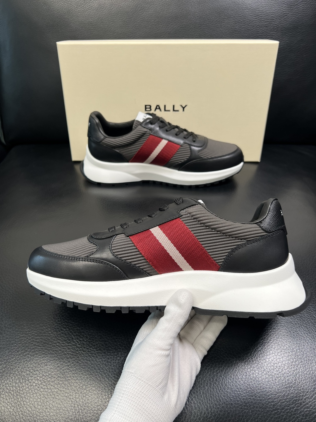 BALLY 高品质 顶级工艺品 巴利 专柜同原厂配置 ，鞋面意大利进口牛皮面料，进口水染牛皮里垫 ，鞋底