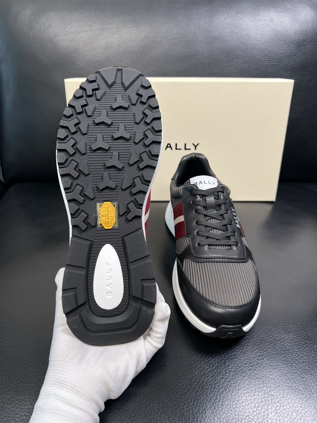 BALLY 高品质 顶级工艺品 巴利 专柜同原厂配置 ，鞋面意大利进口牛皮面料，进口水染牛皮里垫 ，鞋底